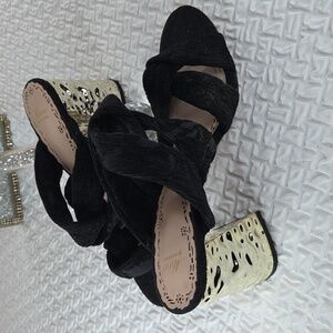 MUSE Marchesa Black Twisted Strap Mule with Gold Block METALIC Heel 9.5M
